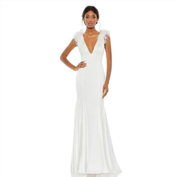 NEW $798 Mac Duggal Feather Detail Sleeve White Satin Sheath Gown - Picture 1 of 8